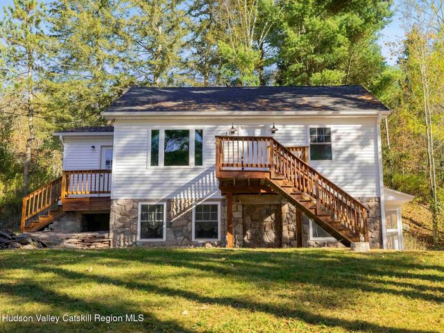 7 Karlstadt Road, Windham, NY 12496