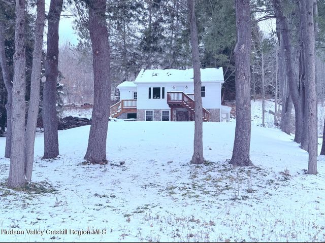 7 Karlstadt Road, Windham, NY 12496