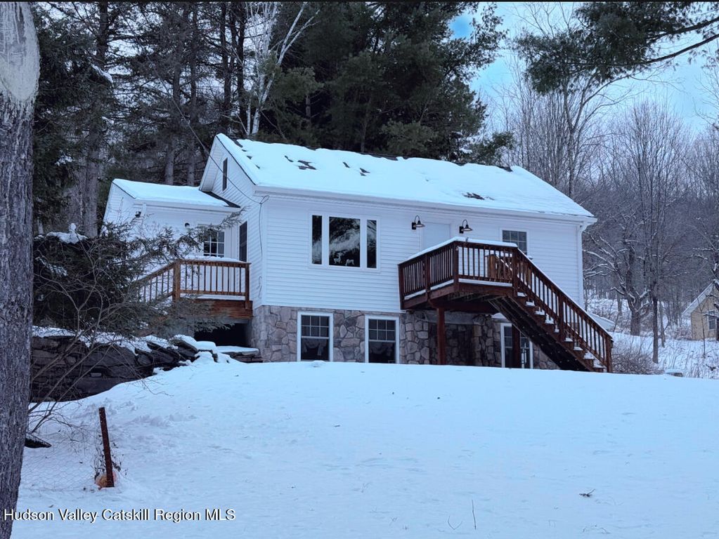 7 Karlstadt Road, Windham, NY 12496