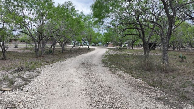 530 Pr D47, Charlotte, TX 78011