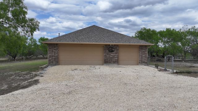 530 Pr D47, Charlotte, TX 78011