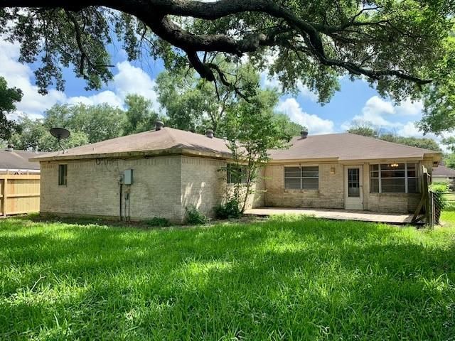 16215 Rill Lane, Houston, TX 77062