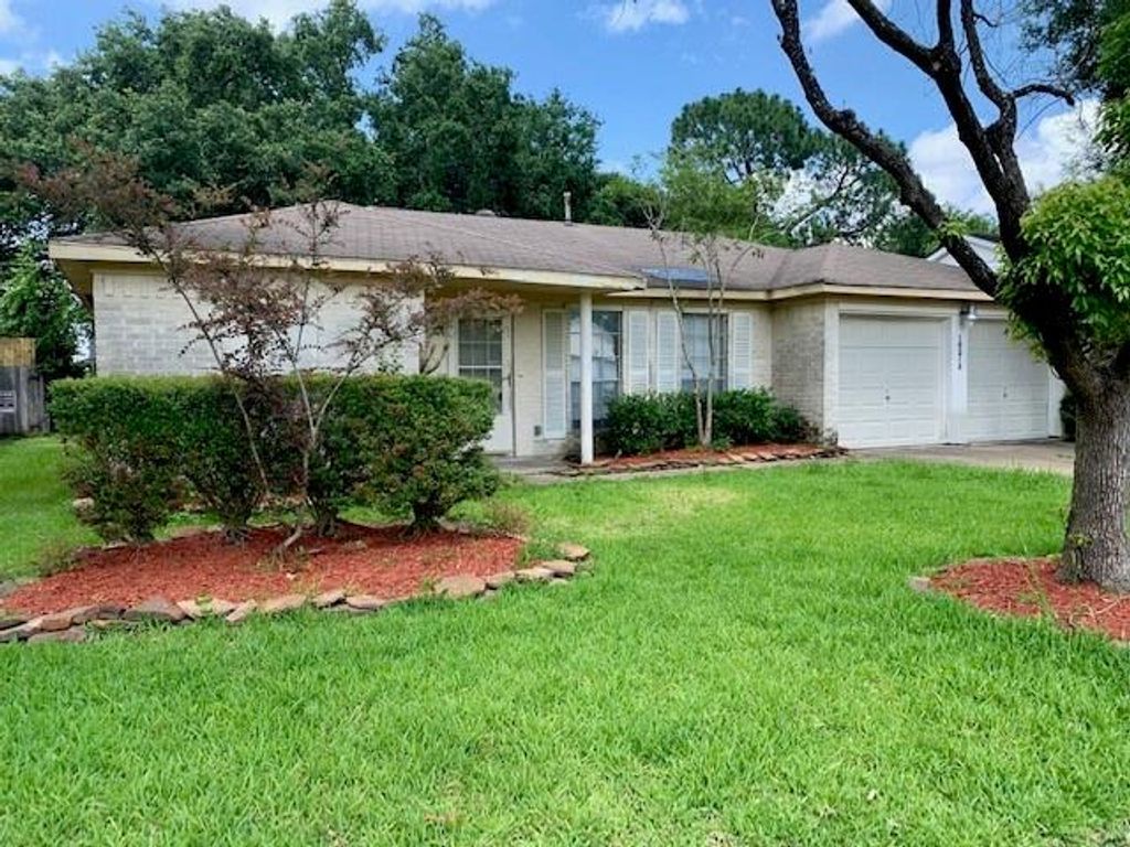 16215 Rill Lane, Houston, TX 77062