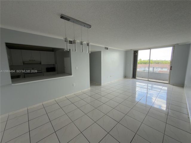 8231 NW 8th St 2-504, Miami, FL 33126