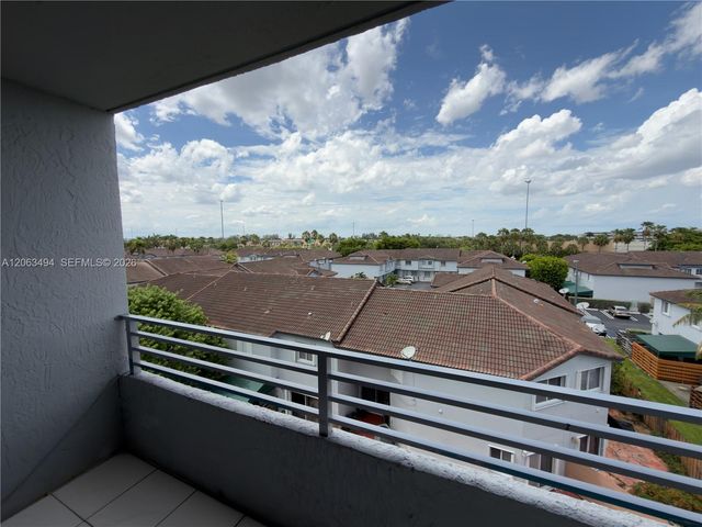 8231 NW 8th St 2-504, Miami, FL 33126