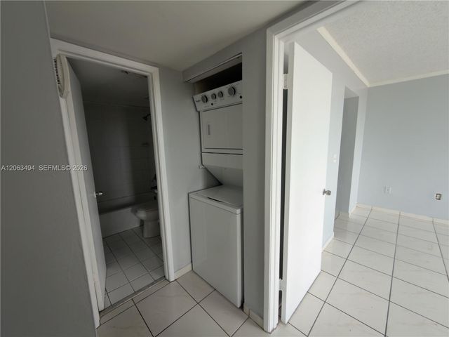 8231 NW 8th St 2-504, Miami, FL 33126