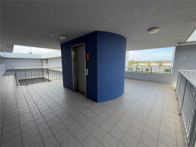 8231 NW 8th St 2-504, Miami, FL 33126