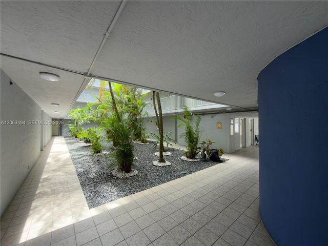 8231 NW 8th St 2-504, Miami, FL 33126