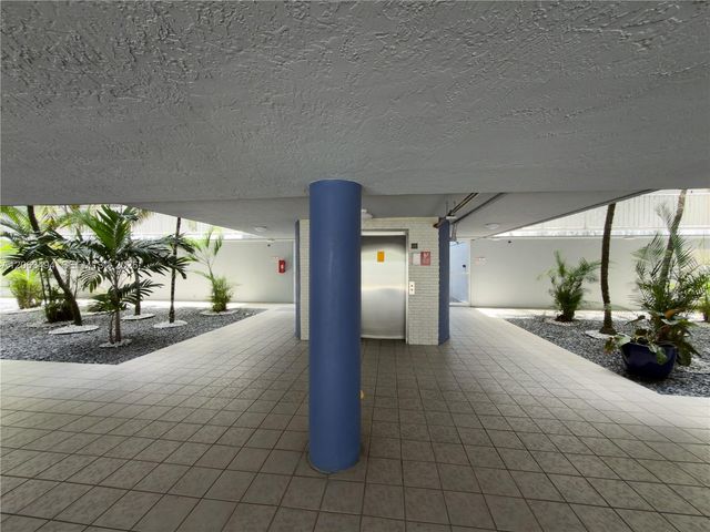 8231 NW 8th St 2-504, Miami, FL 33126