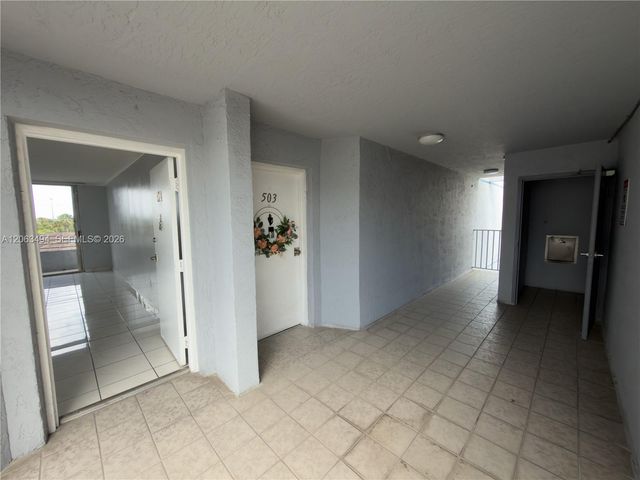 8231 NW 8th St 2-504, Miami, FL 33126