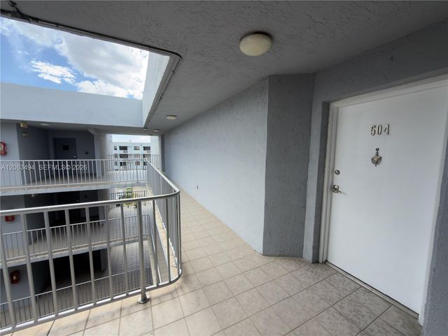 8231 NW 8th St 2-504, Miami, FL 33126