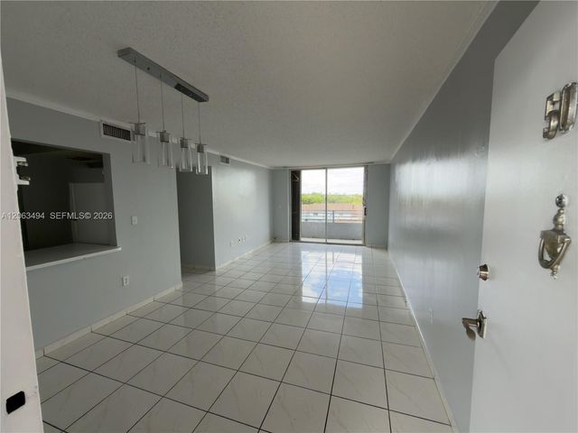 8231 NW 8th St 2-504, Miami, FL 33126