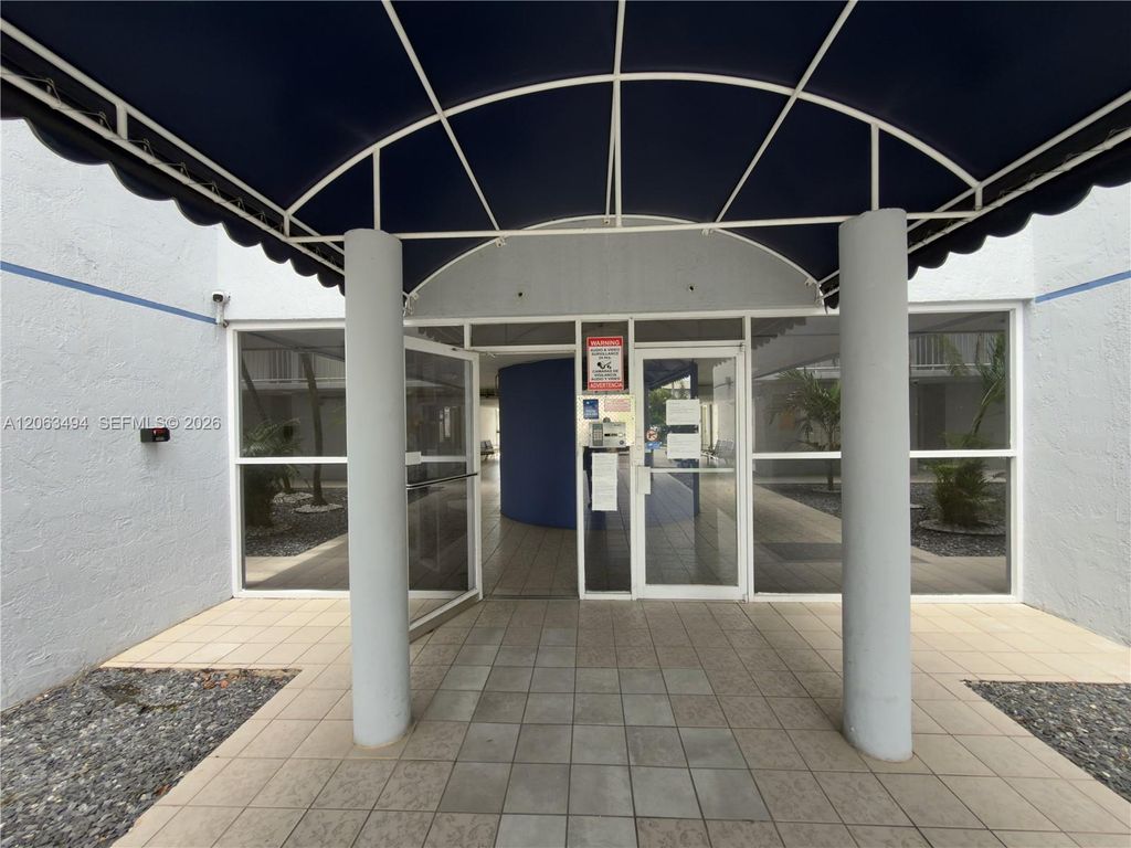 8231 NW 8th St 2-504, Miami, FL 33126