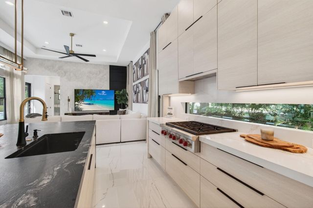 8769 Sydney Harbor Circle, Delray Beach, FL 33446