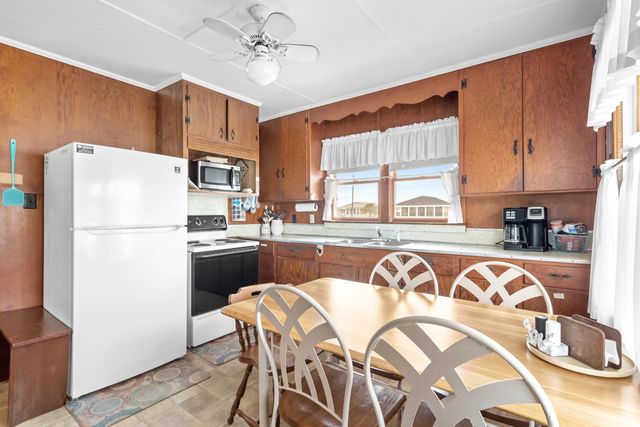 123 Yaupon Ave., Murrells Inlet, SC 29576