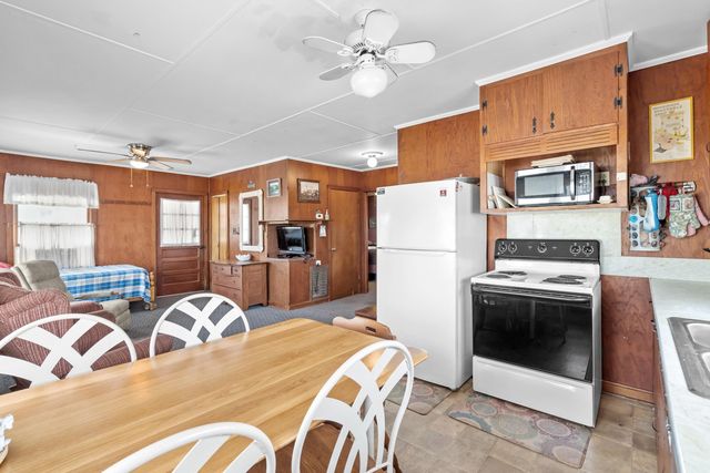 123 Yaupon Ave., Murrells Inlet, SC 29576