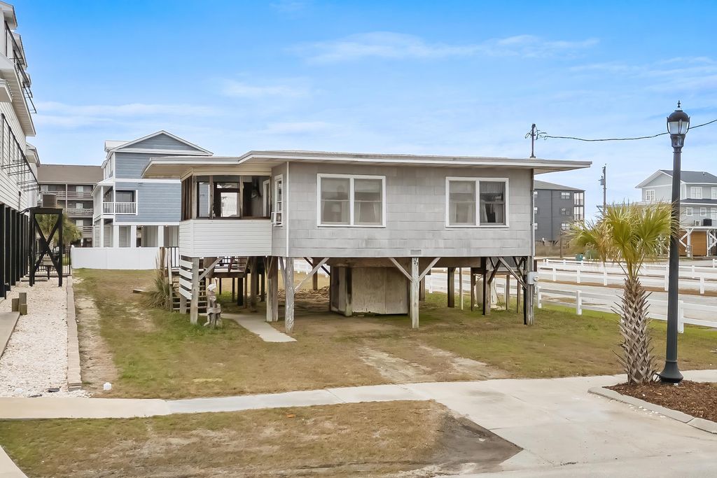 123 Yaupon Ave., Murrells Inlet, SC 29576