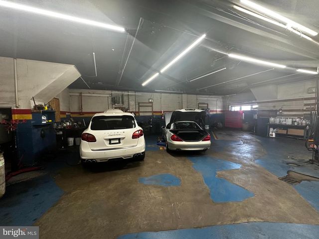 1082 DEKALB ST, Bridgeport, PA 19405