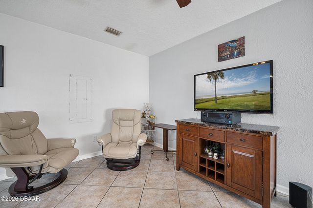 135 S Hollywood Avenue, Daytona Beach, FL 32118