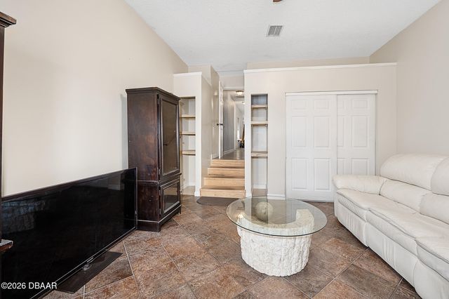 135 S Hollywood Avenue, Daytona Beach, FL 32118