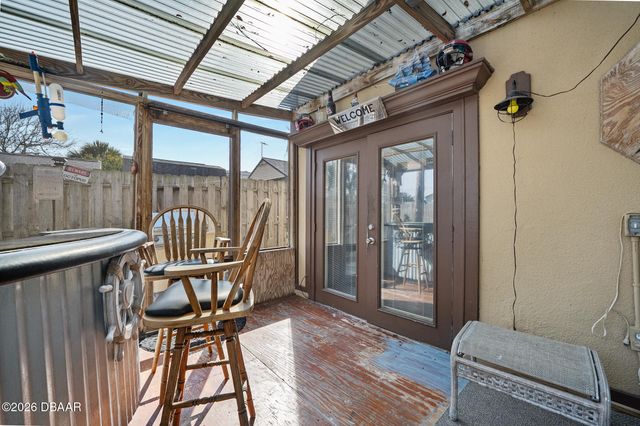 135 S Hollywood Avenue, Daytona Beach, FL 32118