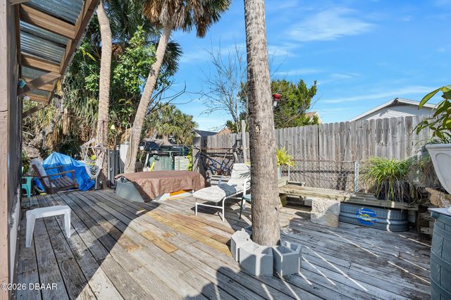 135 S Hollywood Avenue, Daytona Beach, FL 32118