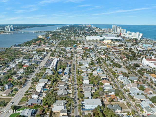135 S Hollywood Avenue, Daytona Beach, FL 32118