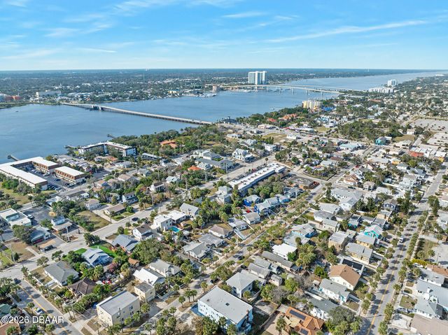 135 S Hollywood Avenue, Daytona Beach, FL 32118