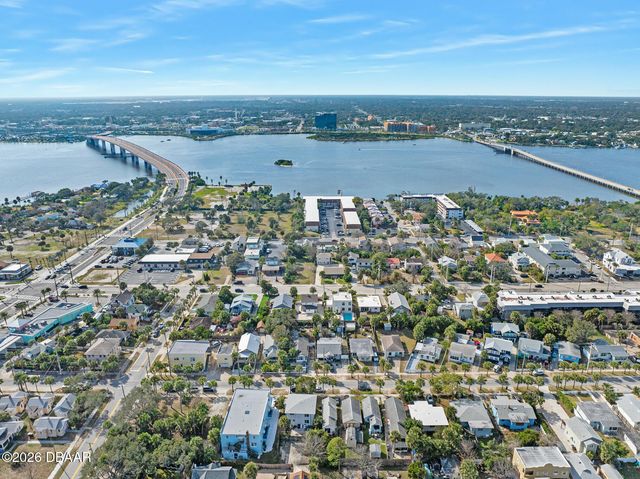 135 S Hollywood Avenue, Daytona Beach, FL 32118