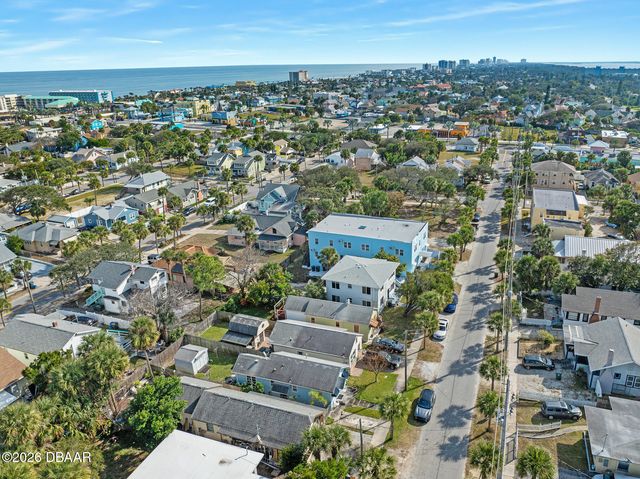 135 S Hollywood Avenue, Daytona Beach, FL 32118