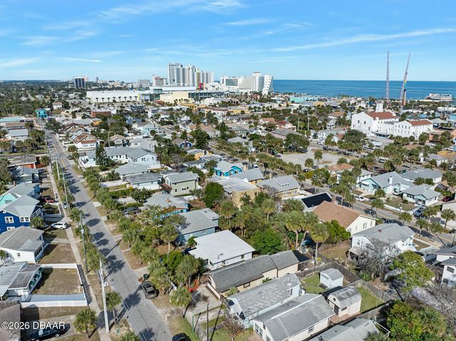 135 S Hollywood Avenue, Daytona Beach, FL 32118