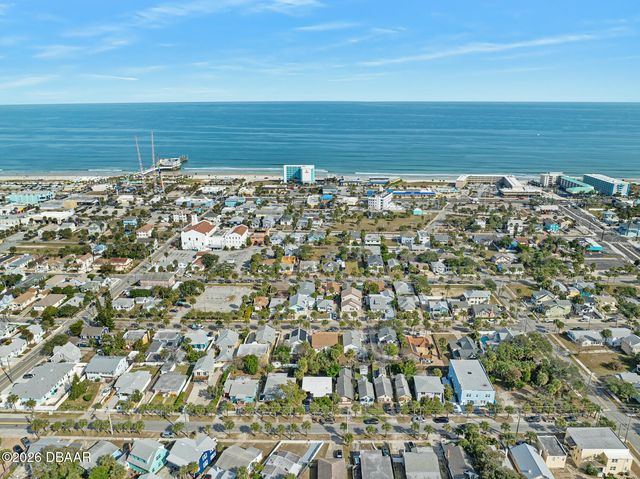 135 S Hollywood Avenue, Daytona Beach, FL 32118