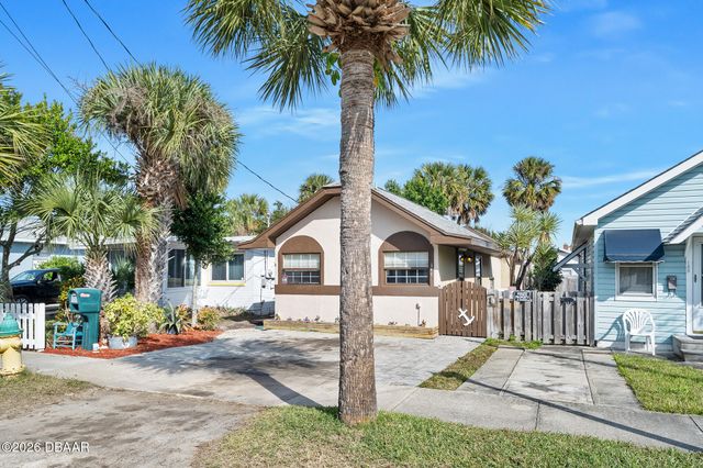 135 S Hollywood Avenue, Daytona Beach, FL 32118