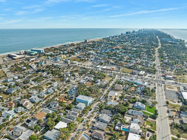 135 S Hollywood Avenue, Daytona Beach, FL 32118