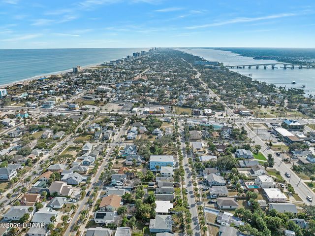 135 S Hollywood Avenue, Daytona Beach, FL 32118
