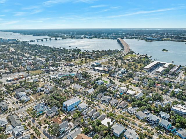 135 S Hollywood Avenue, Daytona Beach, FL 32118