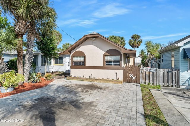 135 S Hollywood Avenue, Daytona Beach, FL 32118