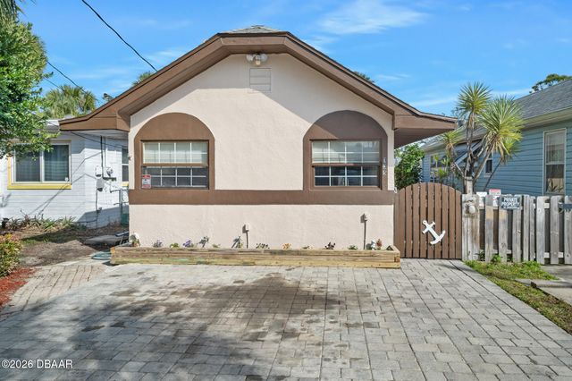 135 S Hollywood Avenue, Daytona Beach, FL 32118