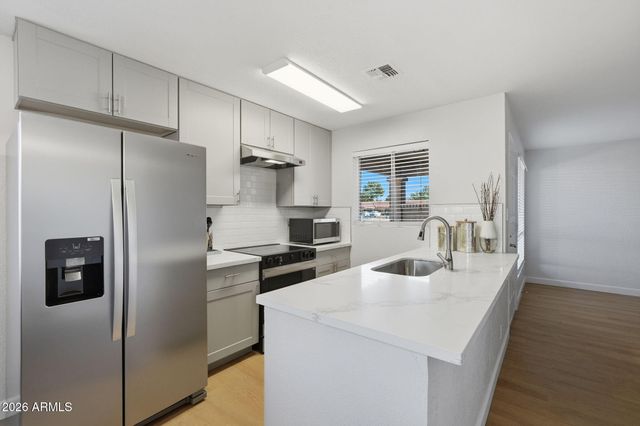 409 W PONTIAC Drive 1, Phoenix, AZ 85027