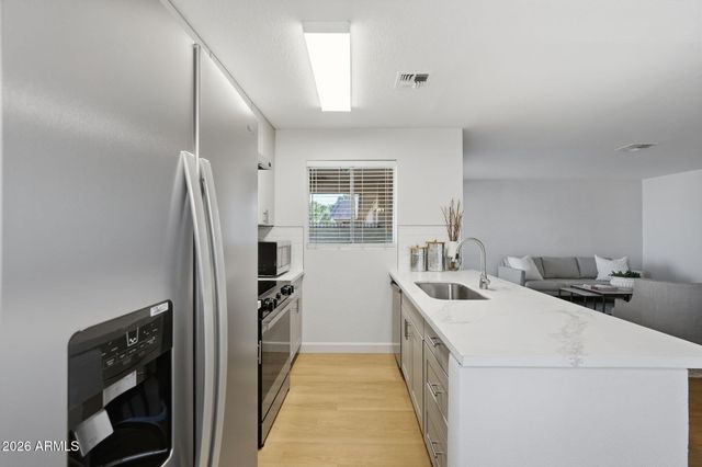 409 W PONTIAC Drive 1, Phoenix, AZ 85027