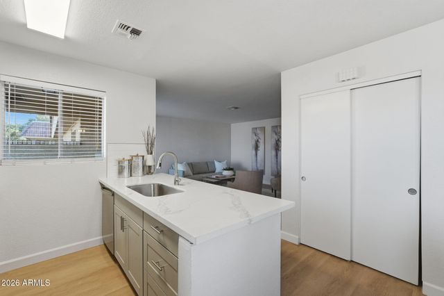 409 W PONTIAC Drive 1, Phoenix, AZ 85027