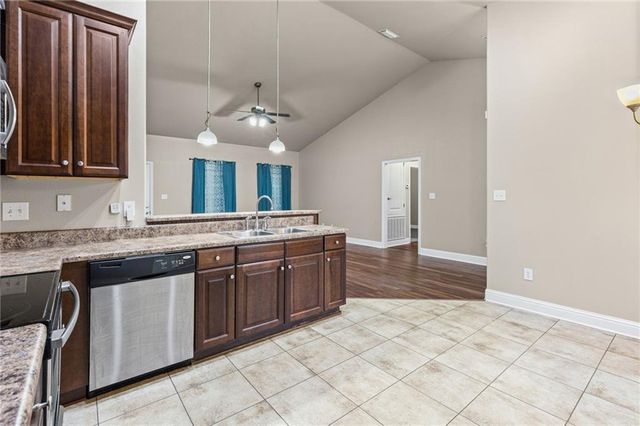 2237 Farrington Loop E, Semmes, AL 36575