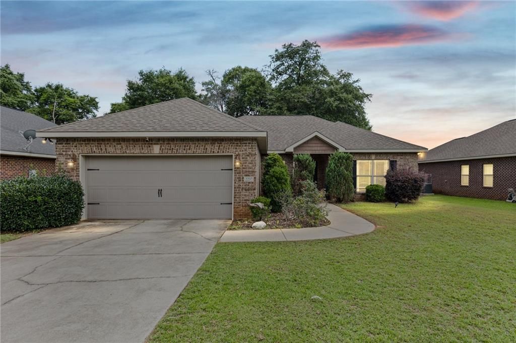 2237 Farrington Loop E, Semmes, AL 36575