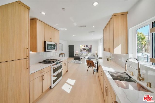 2021 Idaho Avenue, Santa Monica, CA 90403