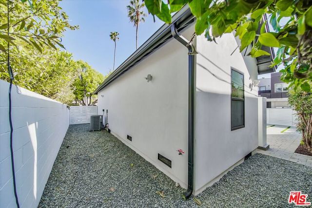 2021 Idaho Avenue, Santa Monica, CA 90403