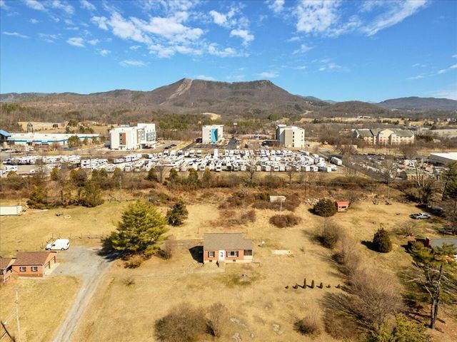 7937 Enon DR, Roanoke, VA 24019