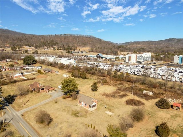 7937 Enon DR, Roanoke, VA 24019