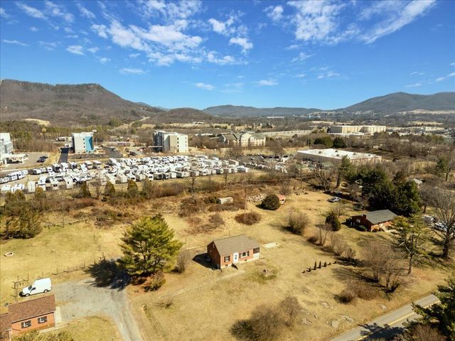 7937 Enon DR, Roanoke, VA 24019