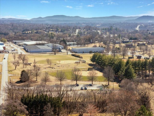 7937 Enon DR, Roanoke, VA 24019