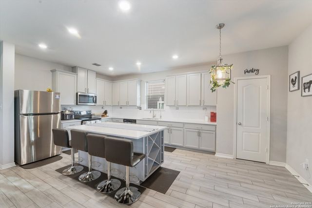 1623 Iron Creek, San Antonio, TX 78245
